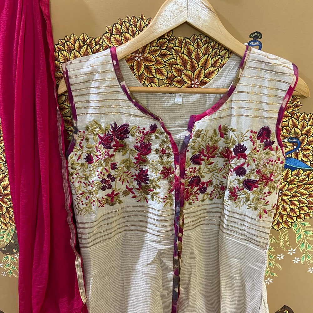 🛍Anarkali Suit. 🚨No Pant - only Kurta and Duppata.Size- 36 - Picture 2 of 8
